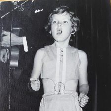 Julia-williamson-singing-age-7-brisbane-city-hall-sing-to-thrive